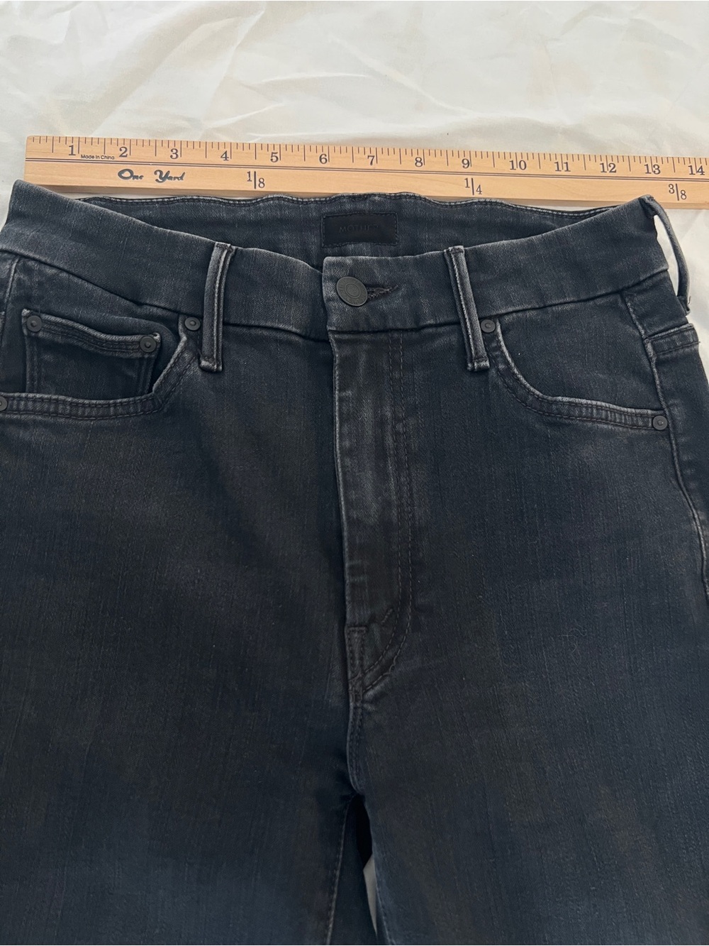 Mother High Waisted Looker Jean In Blackbird Size 26 - Picture 9 of 11